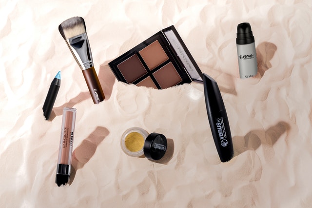 cosmetic-products-2535913